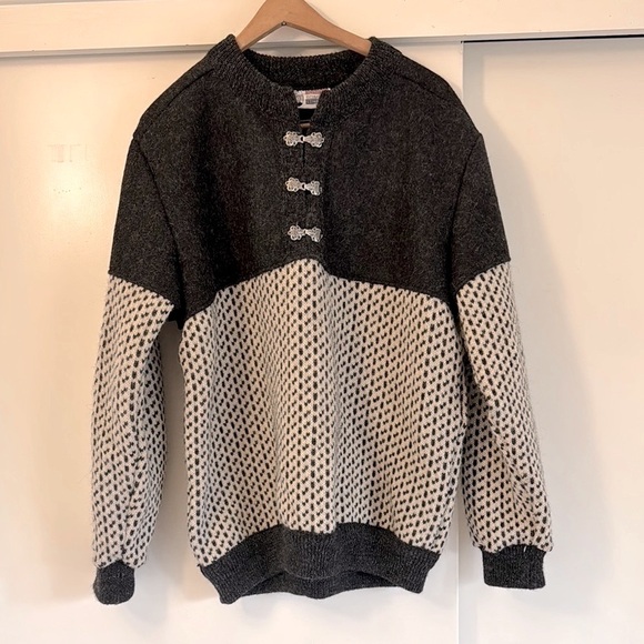 Vintage Scandinavian Ski Sweater with metal closures